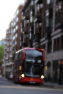 ロンドン市内　EOS Kiss X7+Lensbaby Velvet 85mm f1.8　＠写真：水谷　諭
