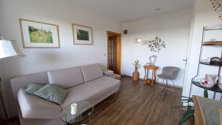 Gemütliches Wohnzimmer unerer Ferienwohnung am Simssee bei Rosenheim