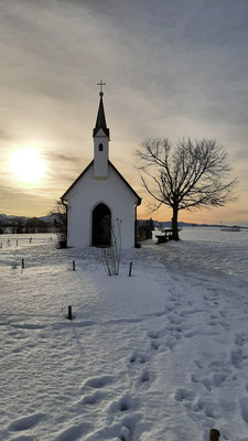 Winterliche Kapelle in Bayern