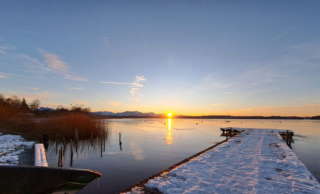 Sonnenuntergang im Winter am Simssee