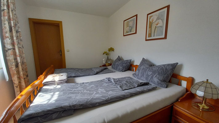 Doppelbett in unserer Ferienewohnung Simsseeblick am Simssee bei Rosenheim