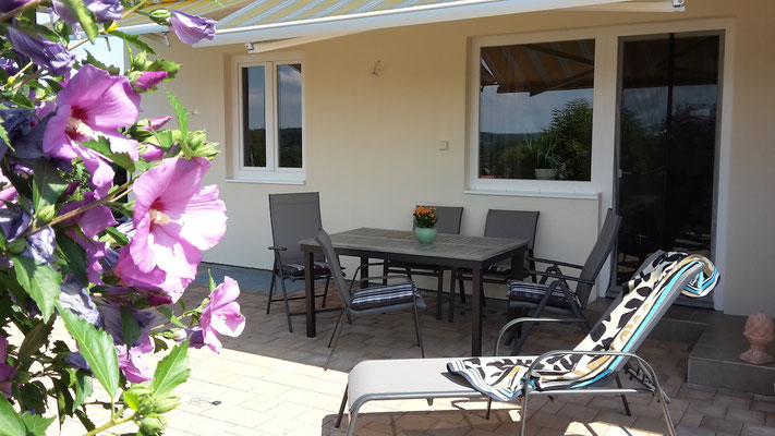 Ferienwohnung mit eigener Terrasse am Simssee bei Rosenheim