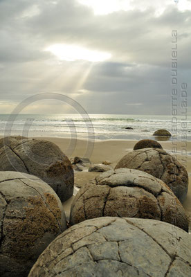 0001PC Moeraki-Boulders