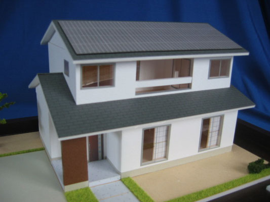 1/50　玄関ポーチの柱壁ポイントが効いてますね