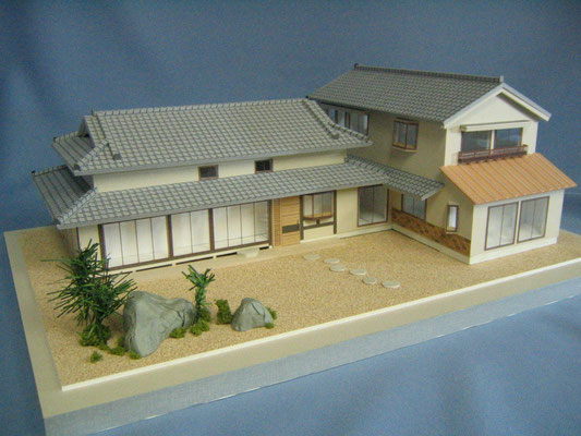 1/50　カラー模型　外観　72坪