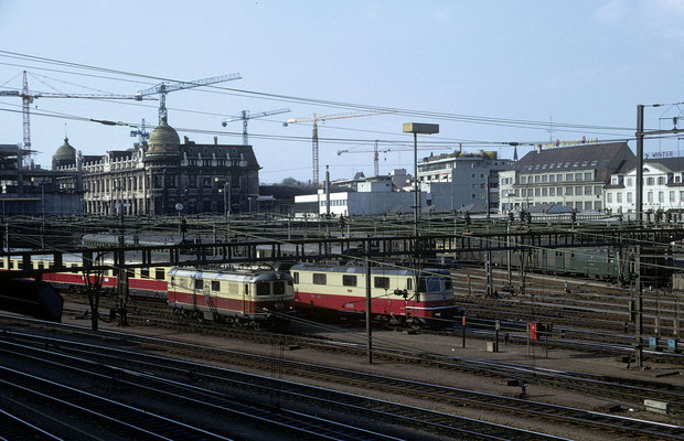 Basel SBB TEE Re 4/4 I und II, März 1974