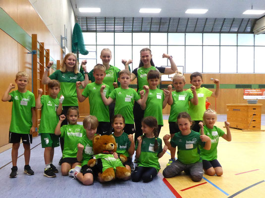 Teams U8 mit Emilia Kindig, Clara Maier und Lara Kanefzky