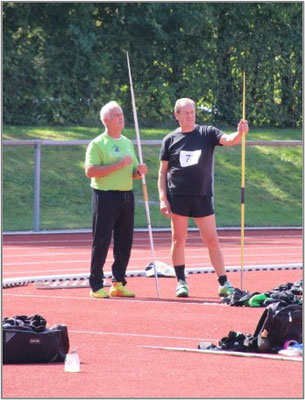 Jürgen Hinterstößer und Bernhard Imminger warten auf ihren Einsatz.