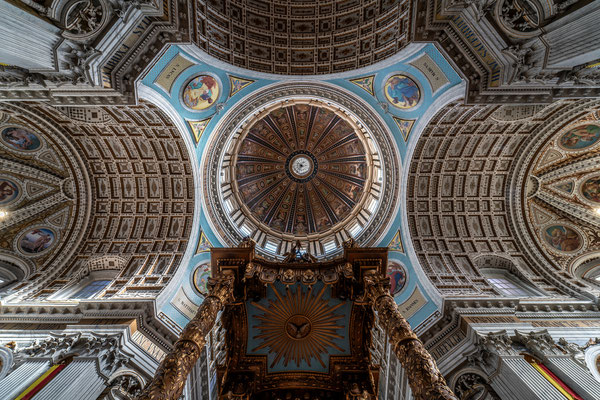 Basiliek Oudenbosch - kijk omhoog