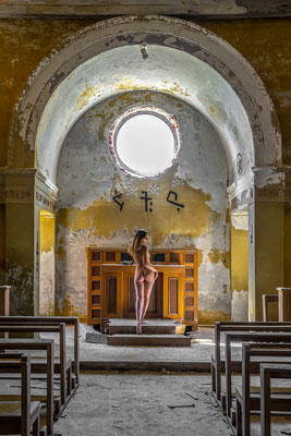 The altar (Red Cross Hospital)