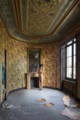 The colorful wallpaper room (Chateau Venetia)