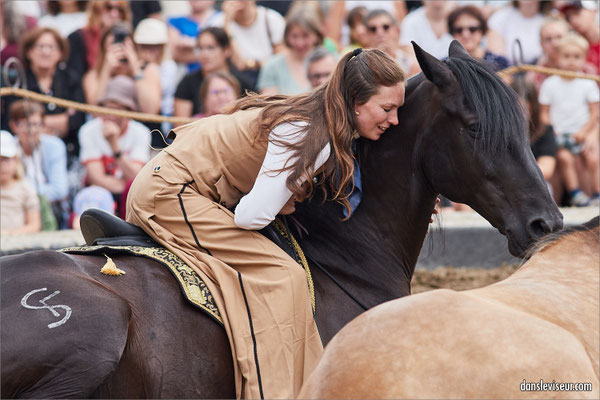 SCÈNES EN SELLE, "News, au galop vers les nouvelles" (cie Alicia Dosogne et Clément Ferron), Lunéville, France