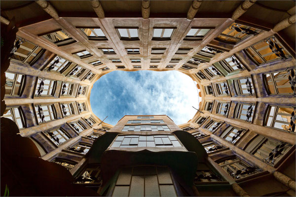 Casa Milà (cour intérieure), Barcelone, Espagne