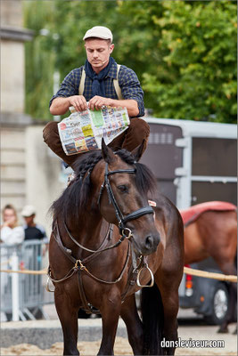 SCÈNES EN SELLE, "News, au galop vers les nouvelles" (cie Alicia Dosogne et Clément Ferron), Lunéville, France