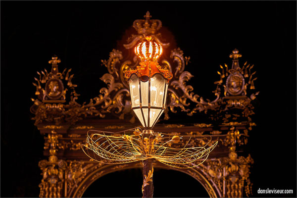 Réverbère et fontaine - Place Stanislas, Nancy, France