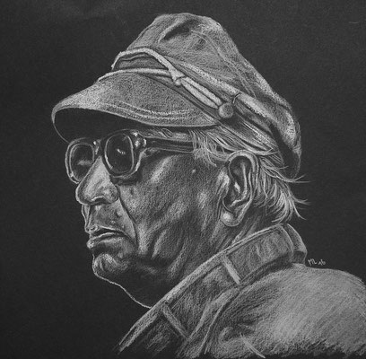 Akira Kurosawa, pastel blanc sur papier noir, 27x27,9 cm, 2016