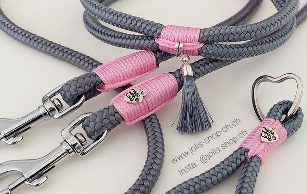 Art.-Nr.:Bild 6 / 6036-6 / Leine Grau/Rosa 8mm Seil CHF 33.- / Zugstopphalsband (Hals 35cm/Kopf 37.5cm) CHF 28.- / Schlüsselanhänger  CHF 7.-                      Total  Preis: CHF 68.- 