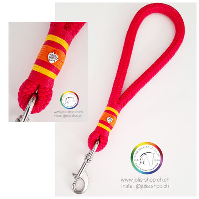 Art.-Nr. : 7033  Handschlaufe mit grossem Karabiner Silber, Farbe: Rot    Total Preis: CHF 25.-