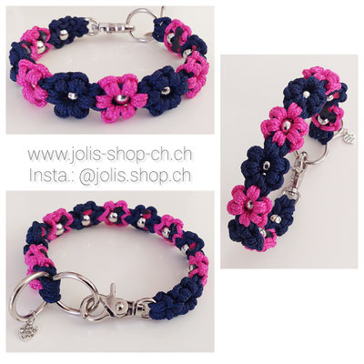 7023 / Flowerpower-Halsband klein (2,5cm breit)mit kleinem Scherenkarabinerverschluss, Halsumfang 30cm    Total Preis: CHF 38.-