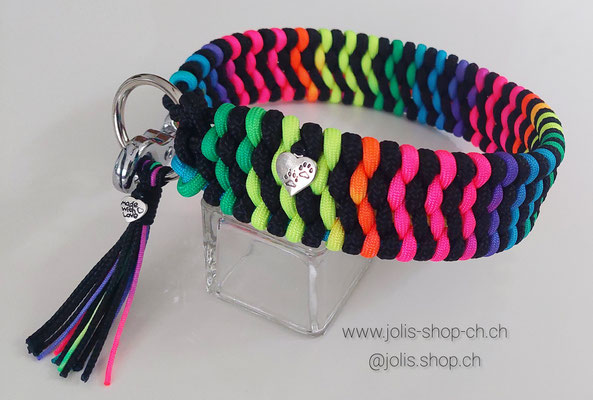Bild 2 / Art.-Nr.: 6040 / Halsband "4 Reihige Pipa" Schwarz/Funny Rainbow (4cm breit / Karabinerverschluss) mit Zottel /  Halsumfang 48cm)     Preis: CHF 45.-    