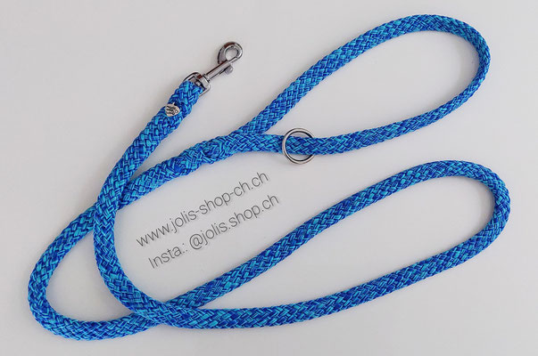 Art.-Nr.: 6075  / Federleichte Flachseilleine 1.3cm breit  / ca.130cm lang / Mit Handschlaufe und Mini-Karabiner    Preis: CHF 25.- (silber)