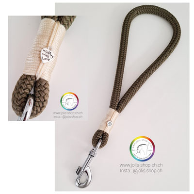Art.-Nr. : 7032  Handschlaufe mit grossem Karabiner Silber, Farbe: Military    Total Preis: CHF 25.-