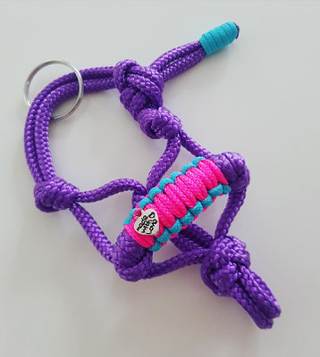 Art.-Nr.: 2047 / "Mini-Knoti" Schlüssel-/Taschen-/ Autospiegel-Anhänger, Farbe: violett/Pink/Türkis  Preis: CHF 15.-