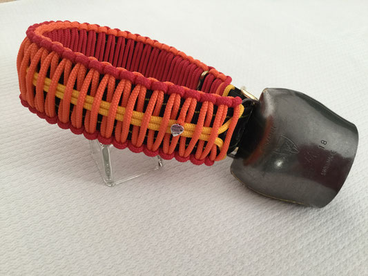 Art.-Nr.: 2045 / Glockenriemen für Esel, Schafe oder Ziegen, Halsumfang 48cm-55cm (Orange/Rot/Kanariengelb)   ohne Glocke CHF 35.- / mit Glocke CHF 52.-