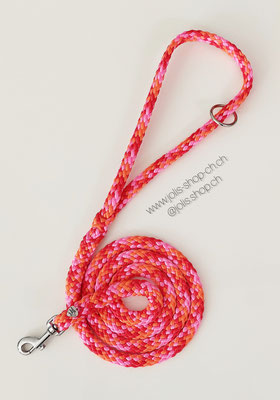 Art.-Nr.: 6028  / Federleichte Flachseilleine 1.3cm breit  / ca.130cm lang / Mit Handschlaufe und Mini-Karabiner          Preis: CHF 25.-