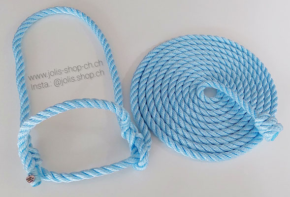 Art.-Nr.: 2102-1 / Bild 1 / Kälberhalfter, Allzweckhalfter aus 10mm gedrehtem Seil, Farbe: Babyblau, Nasenband 21cm + Stricklänge 3,5m  Total: CHF 19.00