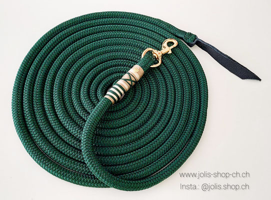 Art.-Nr.: 2073 / Bodenarbeitsseil 14mm Seil, Farbe: Darkgreen (650m lang)  mit Lederklatsche und goldem Karabiner / Preis: CHF 53.00
