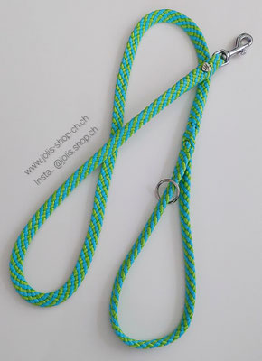 Art.-Nr.: 6074  / Federleichte Flachseilleine 1.3cm breit  / ca.130cm lang / Mit Handschlaufe und Kleiner-Karabiner    Preis: CHF 25.- (silber)