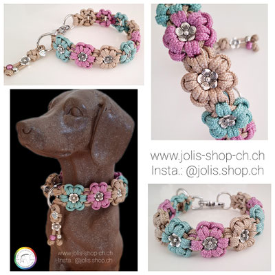 Bild 1 / Art.-Nr.: 7038 / Halsband "Flowerpower" (4cm breit / Karabinerverschluss) mit Schmuckanhänger / Halsumfang 39cm, extra Ring für Leinenbefestigung     Preis: CHF 48.-    