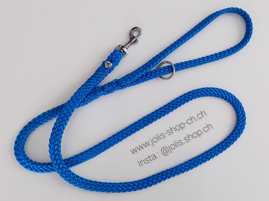 Art.-Nr.: 6077  / Federleichte Flachseilleine 1.3cm breit  / ca.130cm lang / Mit Handschlaufe und Mini-Karabiner    Preis: CHF 25.- (silber)