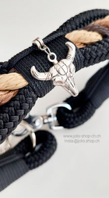 Bild 3 /Art.-Nr.: 7014-3 / Halsband Schwarz/Braun mit Bullenanhänger, 4cm breit, Karabiner-Verschluss (silbern), Halsumfang 49cm    Total Preis: CHF 43.-