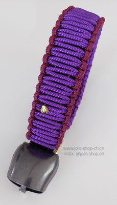 Art.-Nr.: 2100-2 / Bild 2 / Glockenriemen für Schafe oder Ziegen, Halsumfang 45cm-55cm, Umflechtung 5cm breit, Acid Violett/Aubergine   Total ohne Glocke: CHF 33.- / mit Glocke CHF 44.-