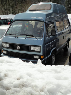 Upps! Bus im Schnee! Ostern im Schwarzwald. Das kann dann da auch mal passieren.