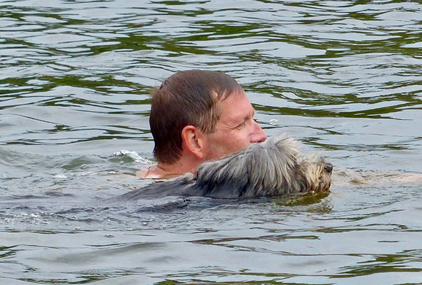 Und immer gerne am Schwimmen.