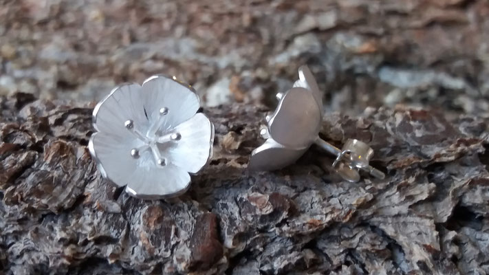 Ohrstecker Kirschblüte, 925/er Silber,  € 125,-