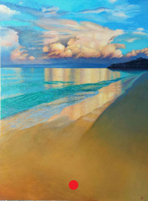 Atardecer en la playa de Bega de Mar con cielo colorido, mar en calma y la silueta de la montaña del faro de Cullera al fondo.