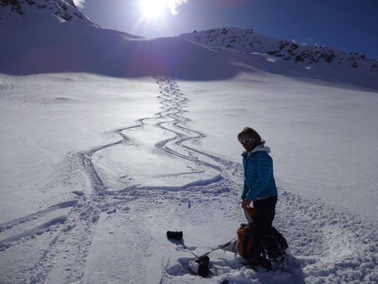 Wau ! Schwünge im Tiefschnee oberhalb Gadmen