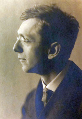 Fritz Schulz (1879 - 1957), undatiert, lehrte Römisches Recht an der Universität Göttingen. Er war im Dezember 1918 zusammen mit seiner Schwester Marie Gründungsmitglied der DDP in Göttingen.  Städtisches Museum Göttingen 