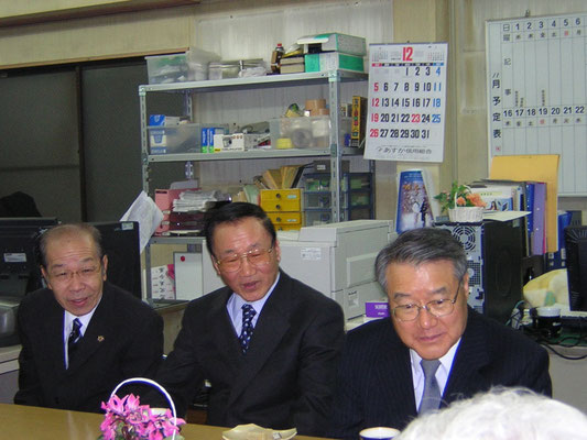 2004年12月9日　駐日韓国大使館・民団東京本部合同歳末高齢者慰問　大田支部会館