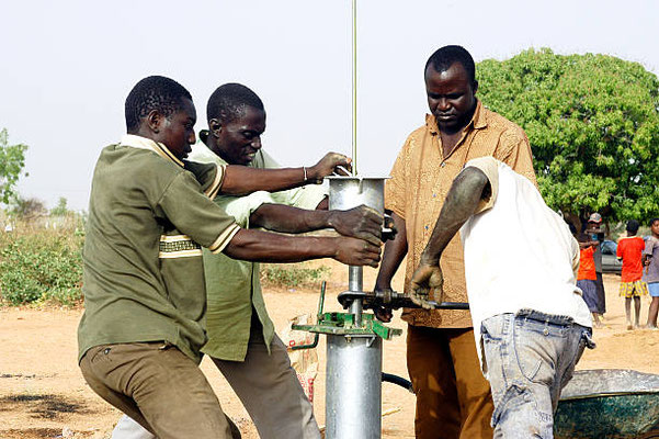 BOLGATANGA comunità Ghana Federation of Disability – Pozzo d'acqua con pompa elettrica. 