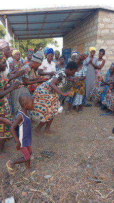 BOLGATANGA (Ghana) : cerimonia di ringraziamento della popolazione locale per la donazione del pozzo 