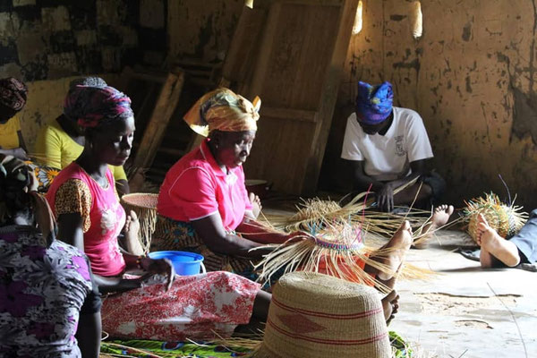BOLGATANGA (Ghana) - Tessitura cesti di Anateem Widows Community 