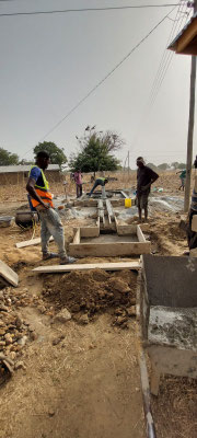 BOLGATANGA, Ghana Comunità Anateem Widows – Pozzo d'acqua con pompa manuale.