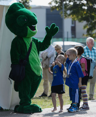 welcome-net, Eventmanagement Stuttgart, Sport-Event, Marathon in Niedernhall, Maskottchen mit Kindern