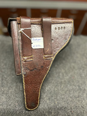 Portugese Luger holster € 250,- (achterkant)