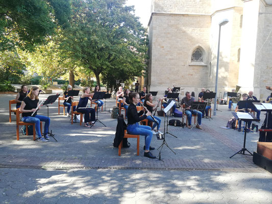 Das Moderne Blasorchester Oppau beim Auftritt am  Freiwilligentag 2020 (Bildrechte: MBO)
